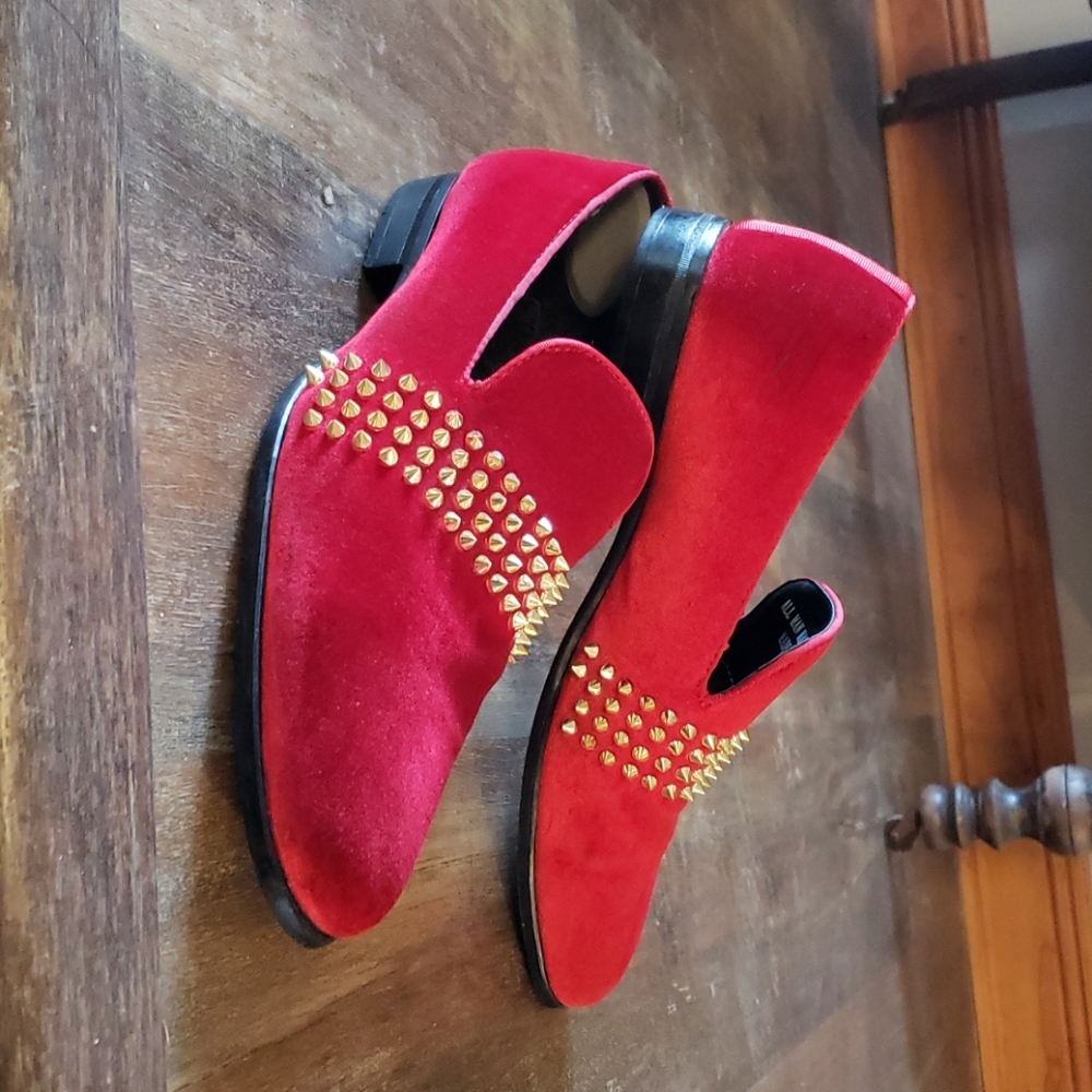 MENS RED VELVET GOLD SPIKY SLIP ON DRESS LOAFERS